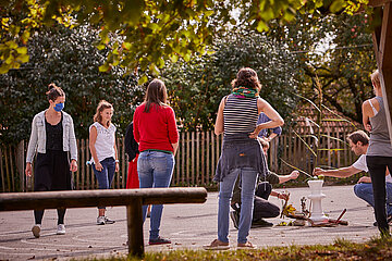 Referendare der Montessori Biberkor Akademie auf Hof